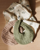 Koa Bib, Forest Green/Little Mouse