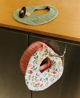 Koa Bib, 2-pack - Flower Market/Blooming Rose