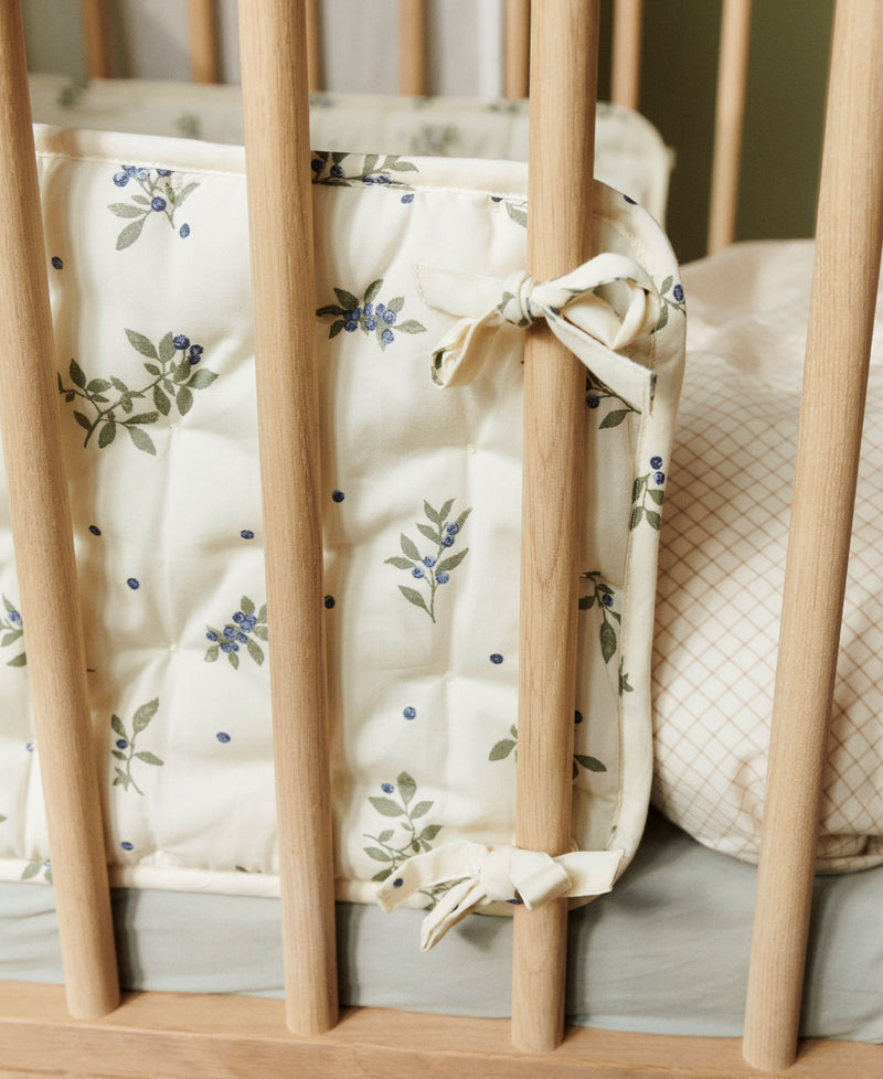 Nori Cot Bumper, Blueberries