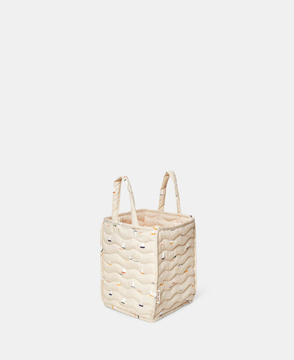 Ami Basket, Pond Boats