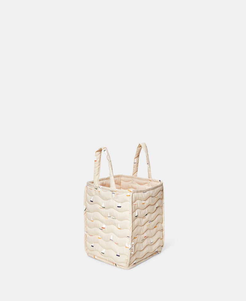 Ami Basket, Pond Boats