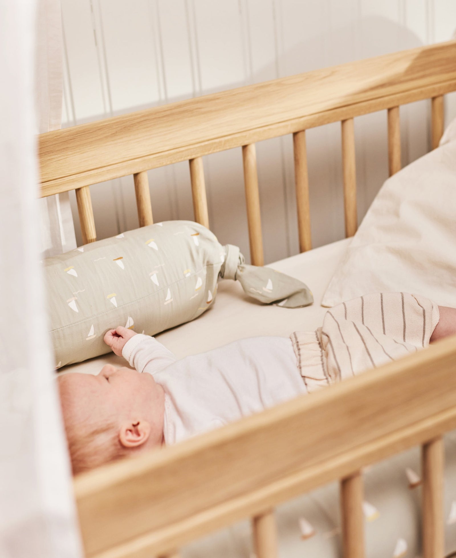 Cot snake bumper top
